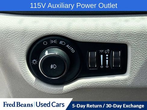 Used 2022 Chrysler Pacifica Limited w/ Uconnect Theater Family Group AWD/4WD image 15