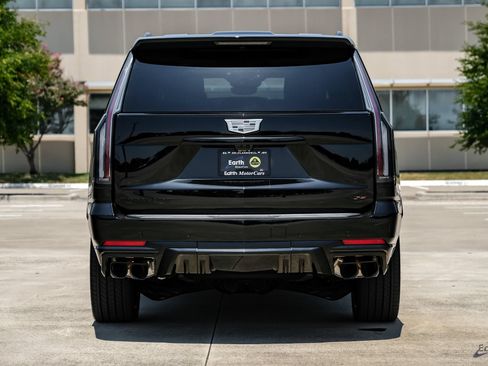 Used 2026 Cadillac Escalade ESV V w/ LPO, ONYX Package AWD/4WD image 12