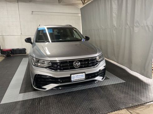 Certified 2024 Volkswagen Tiguan SE R-Line image 1