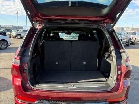 Used 2023 Jeep Grand Cherokee L Summit AWD/4WD image 11