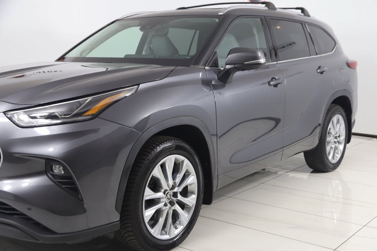 Used 2023 Toyota Highlander Limited AWD/4WD image 55