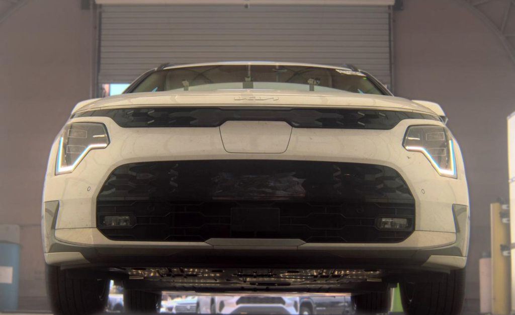 Used 2023 Kia Niro Wave w/ Wave Preserve Package FWD image 2