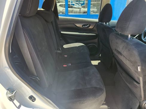 Used 2015 Nissan Rogue SV w/ SV Moonroof Package AWD/4WD image 19