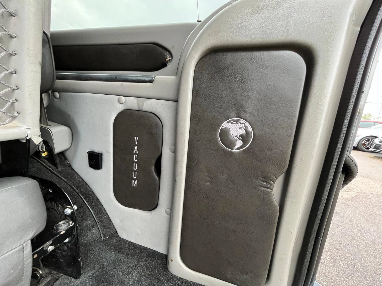 Used 2018 Chevrolet Express 2500 Extended w/ Enhanced Convenience Package RWD image 10