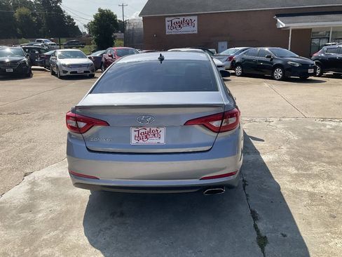 Used 2015 Hyundai Sonata SE w/ Option Group 09 FWD image 4