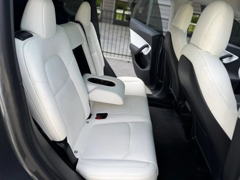 Used 2021 Tesla Model Y 2WD image 14
