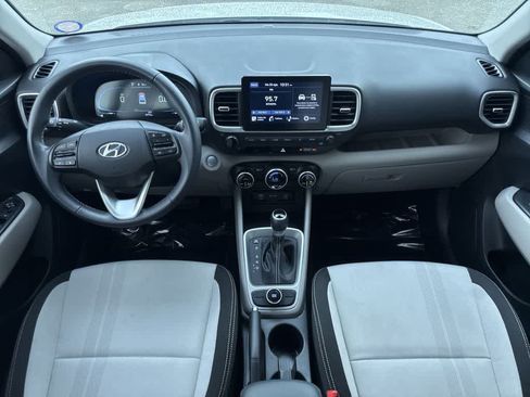 Used 2024 Hyundai Venue SEL FWD image 24