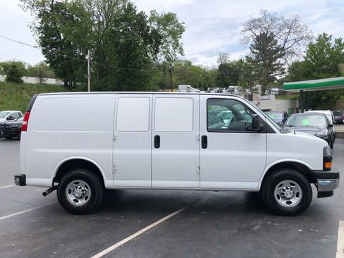 Used 2021 Chevrolet Express 2500 w/ Driver Convenience Package RWD image 6