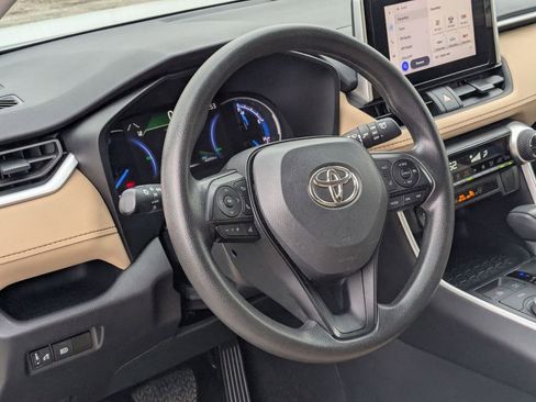 Used 2025 Toyota RAV4 XLE image 12