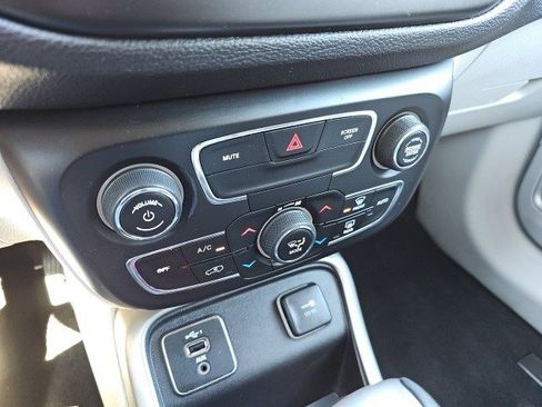 Used 2020 Jeep Compass Latitude image 23