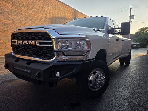 Used 2022 RAM 3500 Tradesman w/ Chrome Appearance Group AWD/4WD image 3