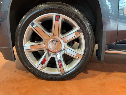 Used 2020 Cadillac Escalade Luxury AWD/4WD image 14