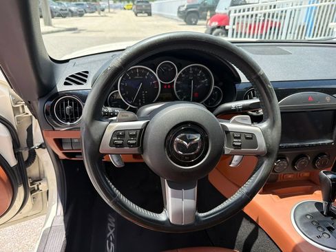 Used 2007 MAZDA MX-5 Miata Grand Touring w/ Premium Pkg RWD image 10