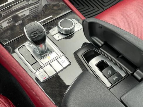 Used 2015 Mercedes-Benz SL 550 image 32