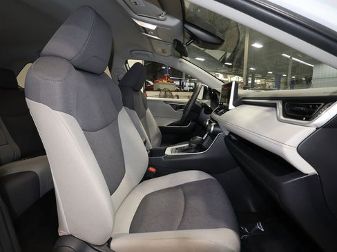 Used 2025 Toyota RAV4 XLE image 26