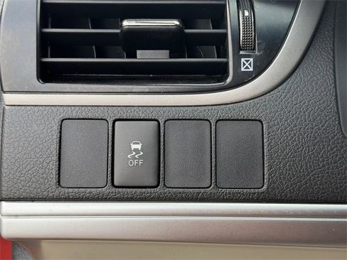 Used 2012 Toyota Camry L image 17