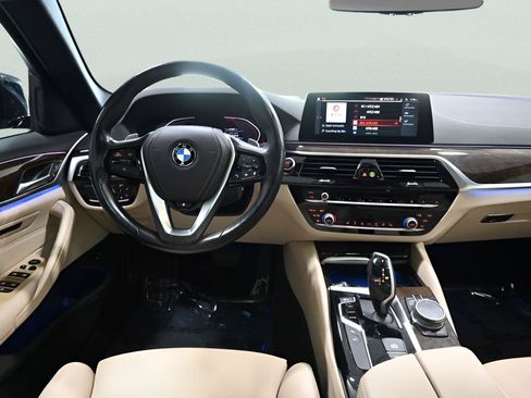 Used 2020 BMW 530i xDrive w/ Convenience Package AWD/4WD image 11