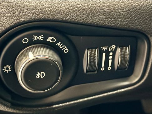 Used 2016 Jeep Renegade Limited AWD/4WD image 16