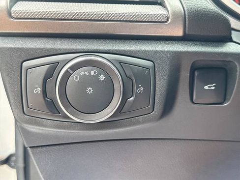 Used 2019 Ford Fusion SE FWD image 17