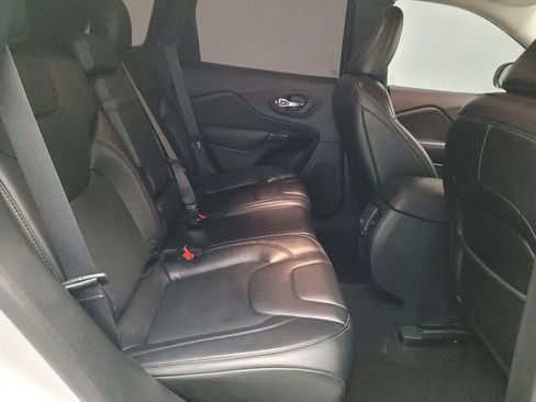 Used 2019 Jeep Cherokee Latitude Plus image 19