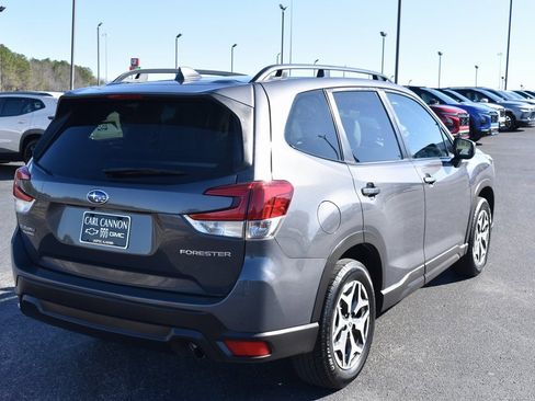 Used 2022 Subaru Forester Premium image 3