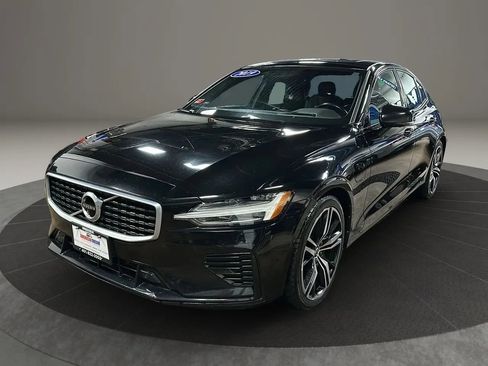 Used 2019 Volvo S60 T8 R-Design image 1