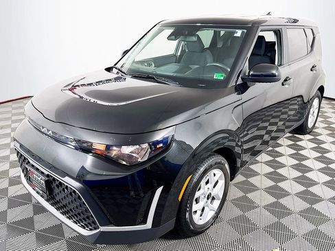 Used 2023 Kia Soul LX w/ LX Technology Package image 3
