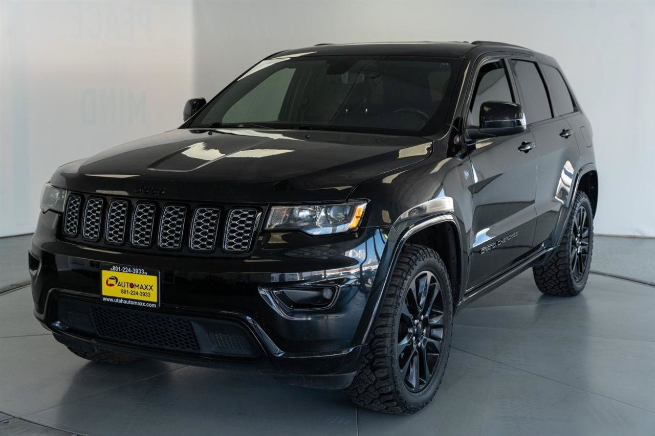 Used 2020 Jeep Grand Cherokee Altitude AWD/4WD image 3