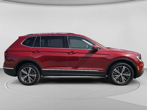 Used 2018 Volkswagen Tiguan SEL FWD image 32