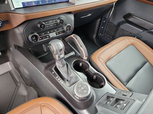 New 2024 Ford Bronco Outer Banks image 19