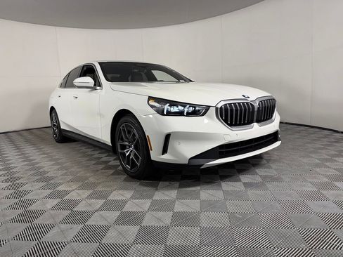 Used 2026 BMW 530i RWD image 3