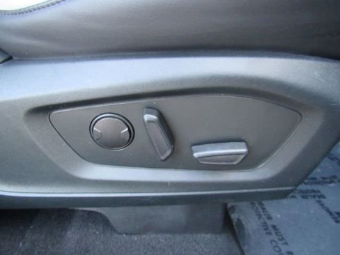 Used 2021 Ford Explorer XLT w/ Equipment Group 202A image 23