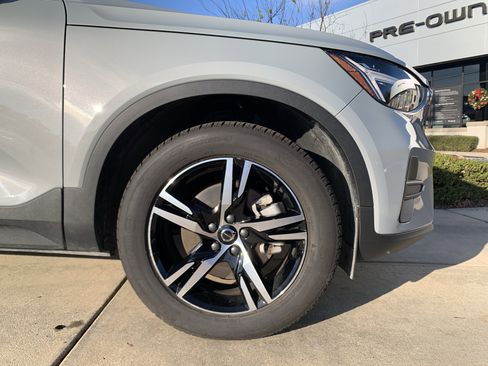 Used 2025 Volvo XC40 B5 Core image 13