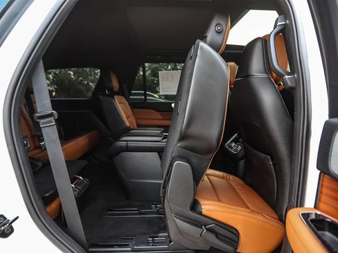 Used 2019 Lincoln Navigator Reserve AWD/4WD image 32