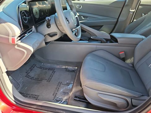 Used 2024 Hyundai Elantra SEL image 16