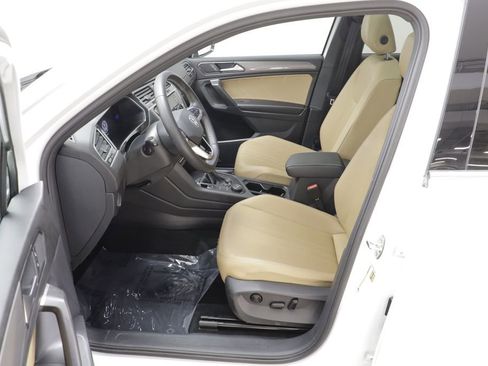 Certified 2023 Volkswagen Tiguan SE w/ Panoramic Sunroof Package AWD/4WD image 6