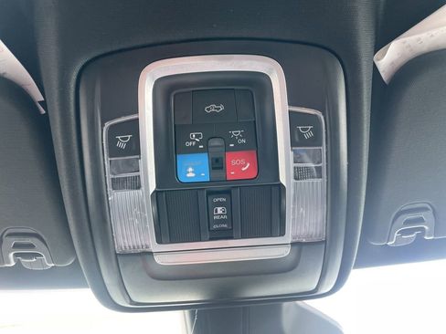 Used 2025 RAM 1500 4x4 Crew Cab image 22