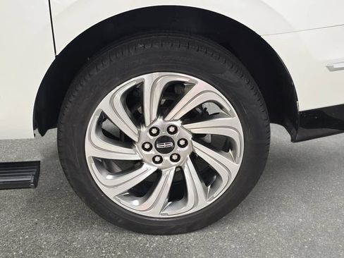 Certified 2024 Lincoln Navigator L Reserve AWD/4WD image 30