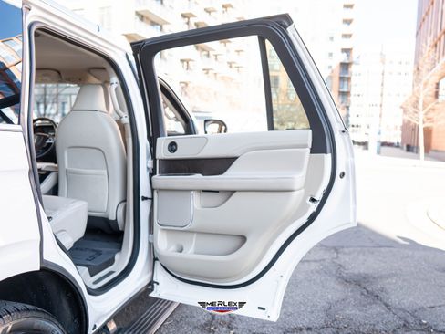 Used 2018 Lincoln Navigator Select w/ Technology Package image 50