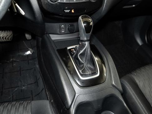 Used 2017 Nissan Rogue S w/ S Appearance Package AWD/4WD image 19