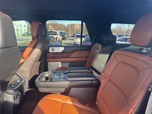 Used 2018 Lincoln Navigator Reserve w/ Technology Package image 12