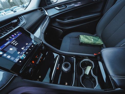 Used 2022 Jeep Grand Cherokee L Laredo w/ Luxury Tech Group I image 28