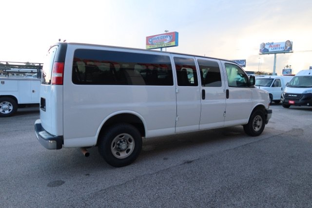 Used 2020 Chevrolet Express 3500 LT w/ LT Preferred Equipment Group RWD image 4