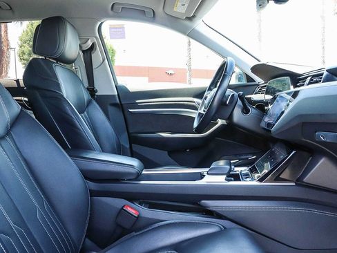 Used 2019 Audi e-tron Prestige w/ Prestige Package AWD/4WD image 27