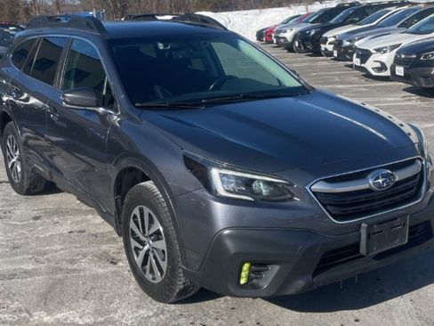 Used 2022 Subaru Outback Premium image 3