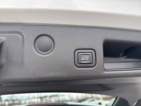 Used 2018 Chevrolet Equinox LT image 32