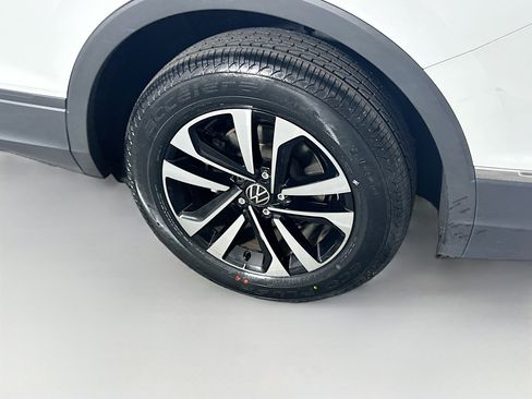 Used 2024 Volkswagen Tiguan S image 11