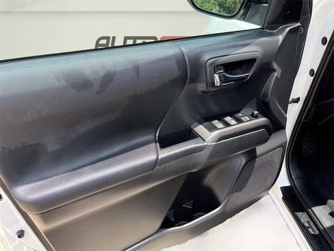 Used 2023 Toyota Tacoma TRD Off-Road image 17