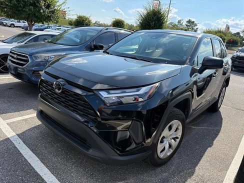 Used 2025 Toyota RAV4 LE FWD image 4