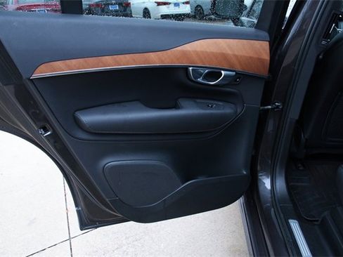 Used 2023 Volvo XC90 B6 Plus image 36